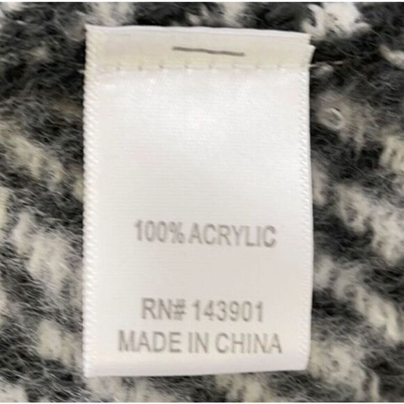 NWT Coco + Carmen hooded shawl with fringes - Picture 6 of 6